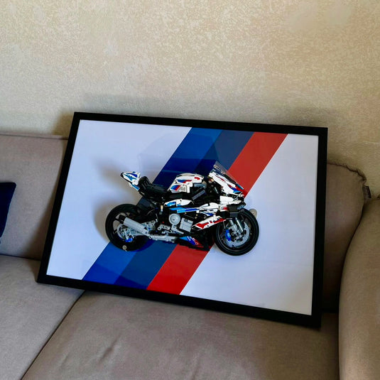 Картина з розібраним конструктором BMW M1000R