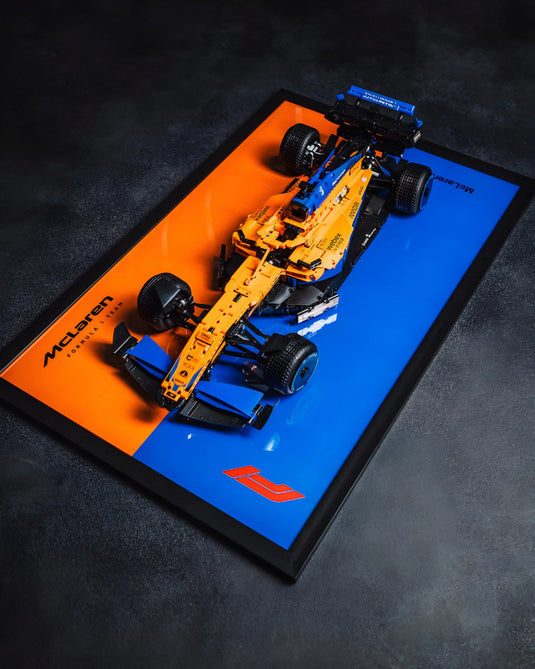 Картина з розібраним конструктором McLaren MCL 36