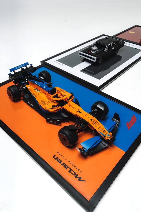 Картина з розібраним конструктором McLaren MCL 36